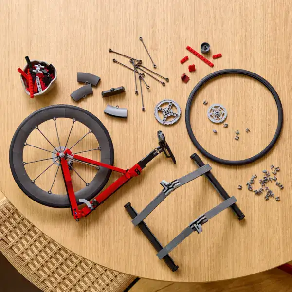 Lego Icons Road Bike - Image 4