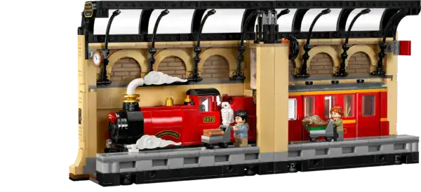 LEGO® Harry Potter Hogwarts Express Book Nook - Image 4