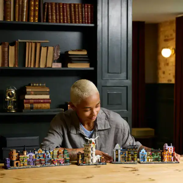 LEGO® Harry Potter Diagon Alley Wizarding Shops - Image 3