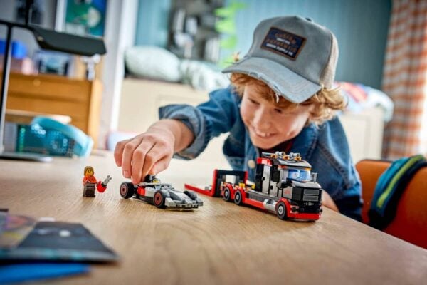 LEGO F1 Display Truck with Audi F1 Race Car - Image 7
