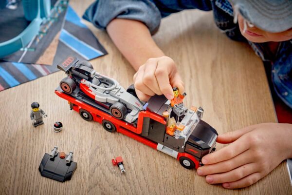 LEGO F1 Display Truck with Audi F1 Race Car - Image 8