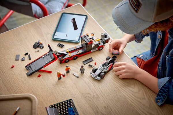 LEGO F1 Display Truck with Audi F1 Race Car - Image 9