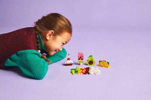 LEGO Classic Creative Food Friends - Image 5