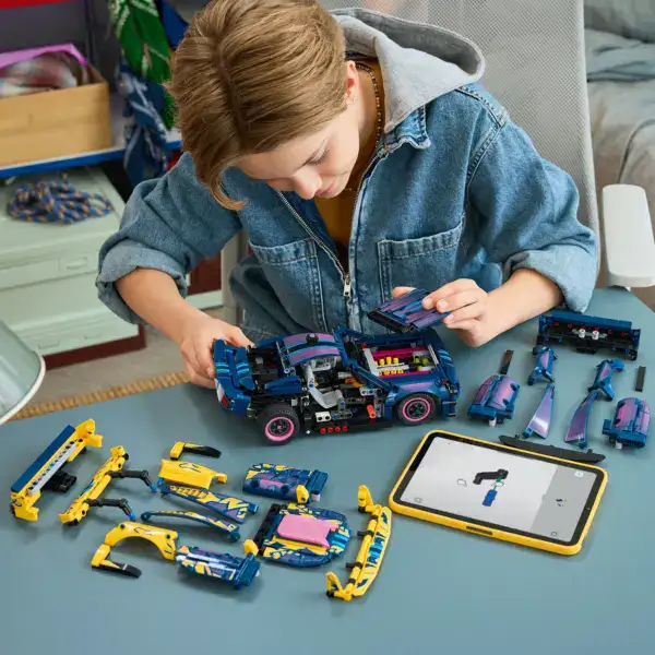 LEGO Technic Custom Garage Ford Mustang GT Car - Image 4