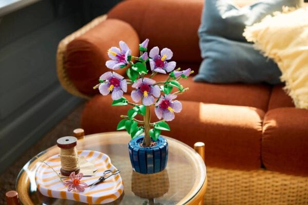 LEGO Hibiscus | Botanicals - Image 4