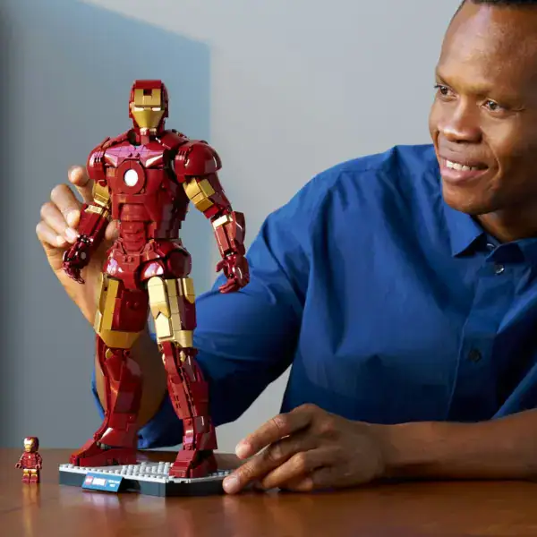 LEGO Marvel Iron Man Mark 3 Collectors' Edition - Image 3