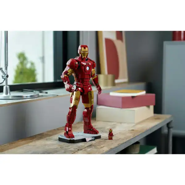 LEGO Marvel Iron Man Mark 3 Collectors' Edition - Image 2