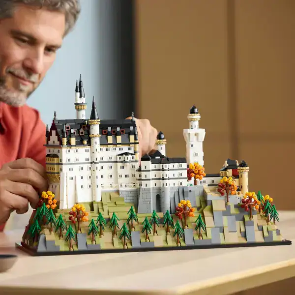 LEGO® Architecture Neuschwanstein Castle - Image 4