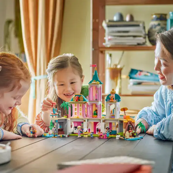LEGO® Disney Princess Castle & Royal Pets - Image 3