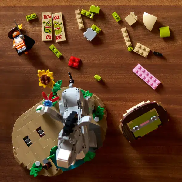 LEGO Shrek, Donkey & Puss in Boots - Image 4