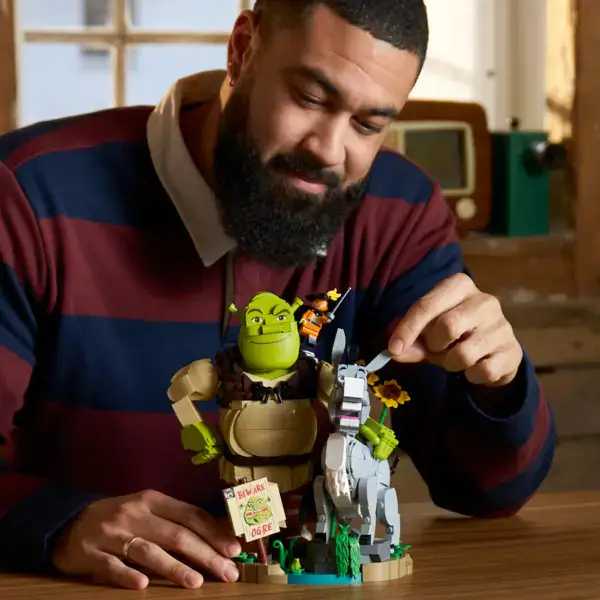 LEGO Shrek, Donkey & Puss in Boots - Image 3