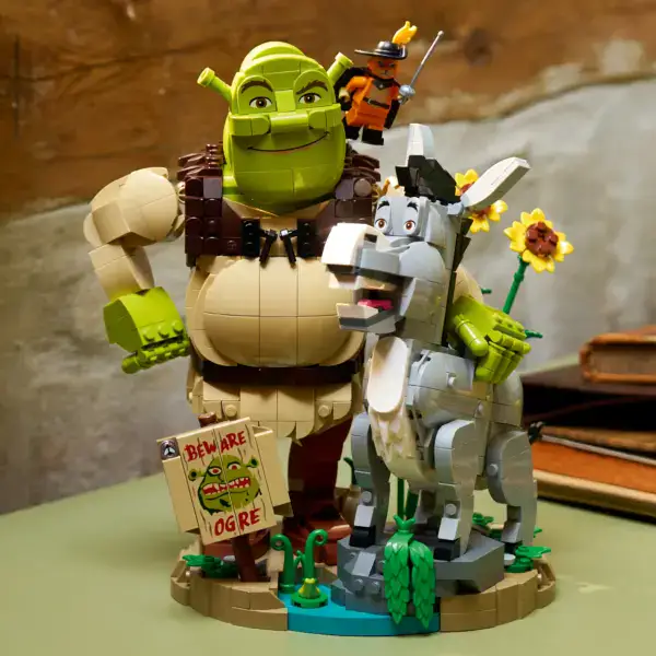 LEGO Shrek, Donkey & Puss in Boots - Image 2