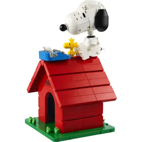 LEGO Ideas Peanuts Snoopy’s Doghouse - Image 5