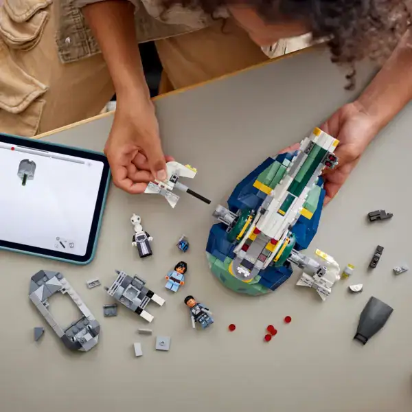 LEGO Star Wars Jango Fett's Starship - Image 4