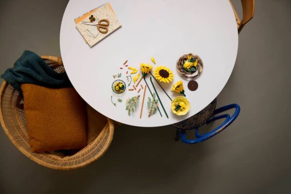 LEGO Botanicals Sunflower Bouquet - Image 7