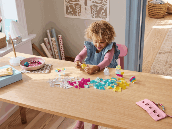 LEGO Classic Magical Transparent Box - Image 8