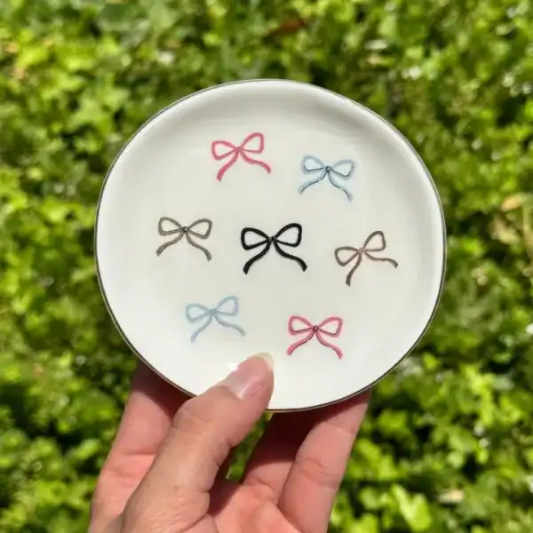 Round Trinket Tray Multicolour Bows - Image 2