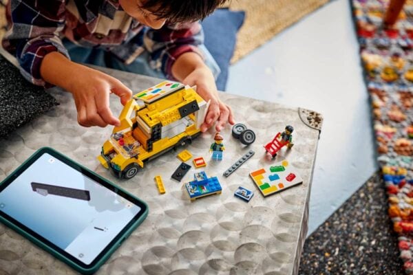 Lego City The Lego Van - Image 4